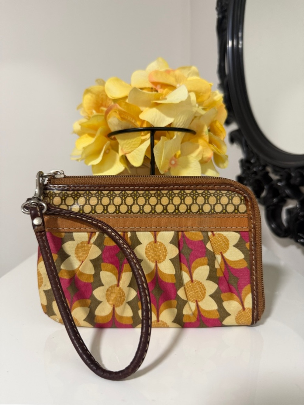 Fossil FINAL SALE 🎀🎀🎀Floral Wristlet in Yellow, Pink & Brown